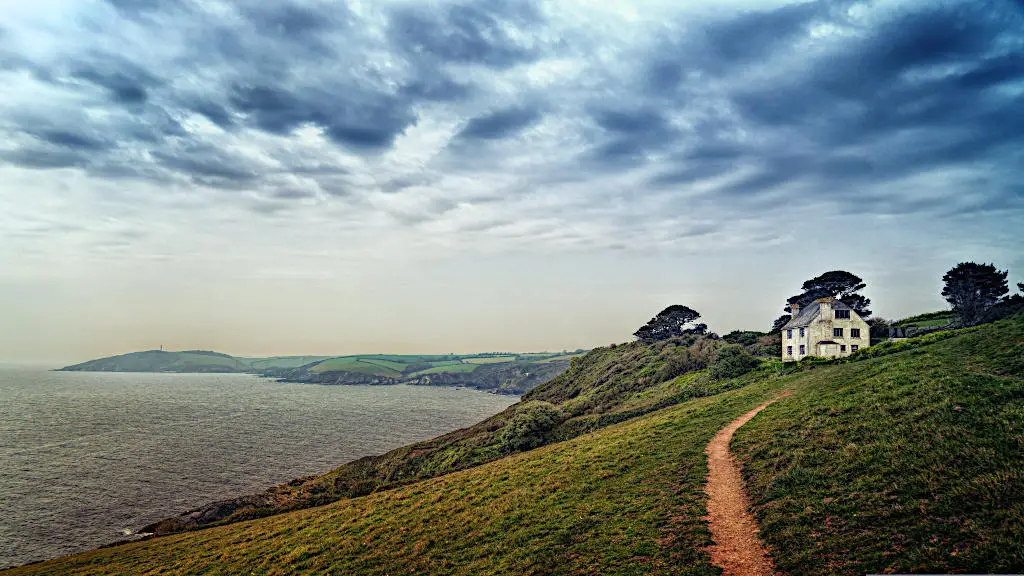 Romantic cottage in Cornwall on the clifftop overlooking the sea
